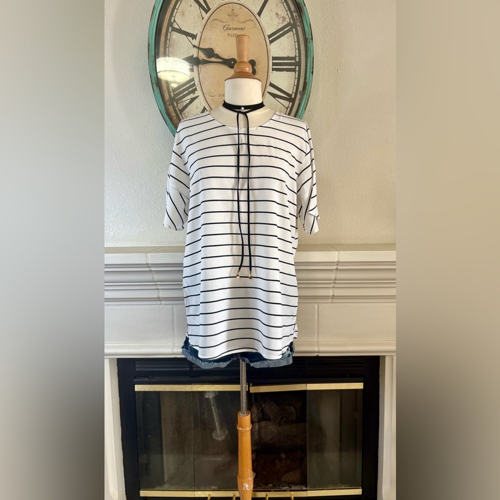Shilla - Striped White and Black T-Shirt